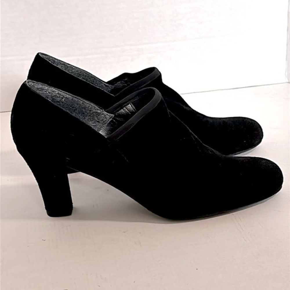 Stuart Weitzman Black Suede Ankle Booties size 7 Narrow,No box, never been worn
